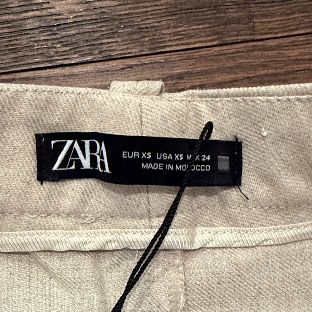 Zara Beige Cropped Trousers with Button Detail like linen - Picture 2 of 4